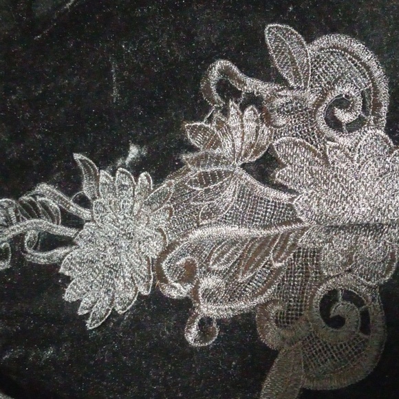 The Territory Ahead Elegant Top: L & Forwear N.Y. Black Skirt: XL, 2 pc Set - Picture 12 of 13